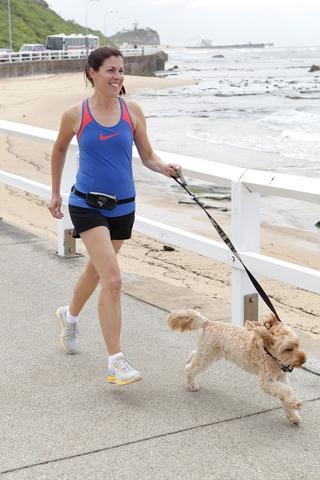 DOOG Mini Running Dog Belt, Black, Adjustable Elastic Waist Pack with Dog Waste Bag Holder