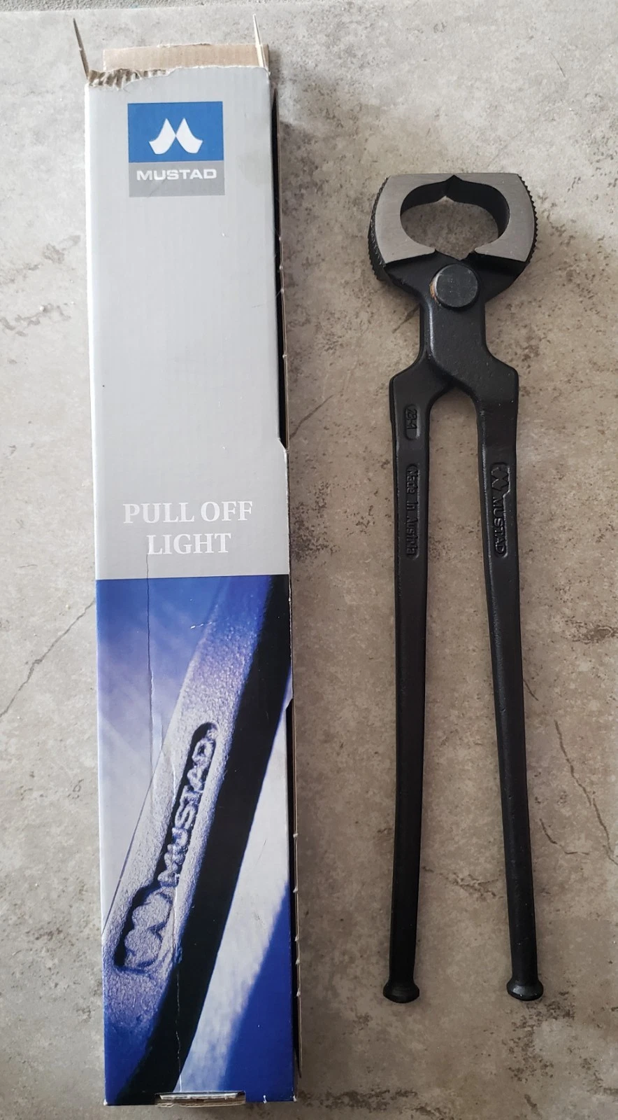 Mustad 12-Inch Light Pull Off – Horseshoe Removal Farrier Tool