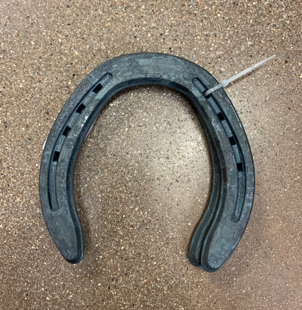 St. Croix EZ Hind Horseshoes Size 2 – Wide Web Steel Horse Shoes, Pair